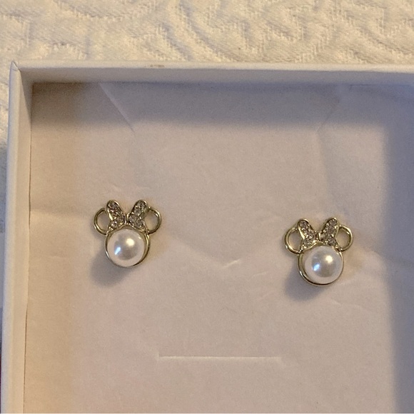 Minnie Mouse gold in color with pearl accent earrings - Picture 4 of 6